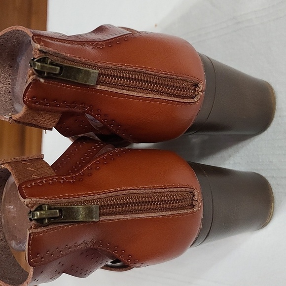 C Comfort Womens Faux Brown Leather Heeled Sandals Strappy Zips Ankle Strap Sz 8 - Picture 6 of 15